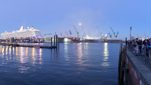 Schiffstaufe der 'Mein Schiff 3' in Hamburg